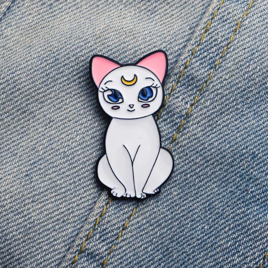 Pin Artemis